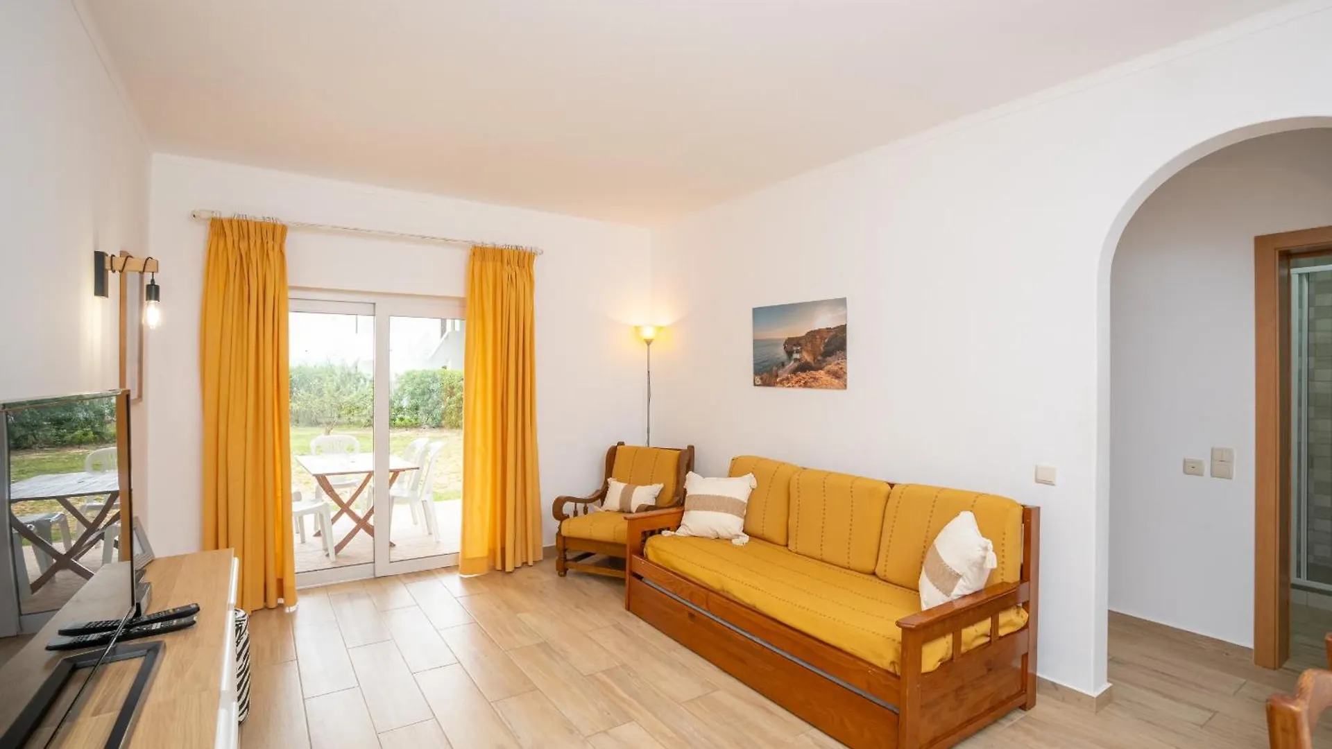 Recently Renovated Apartments With Pool And Wi-Fi Армасан-де-Пера Португалия