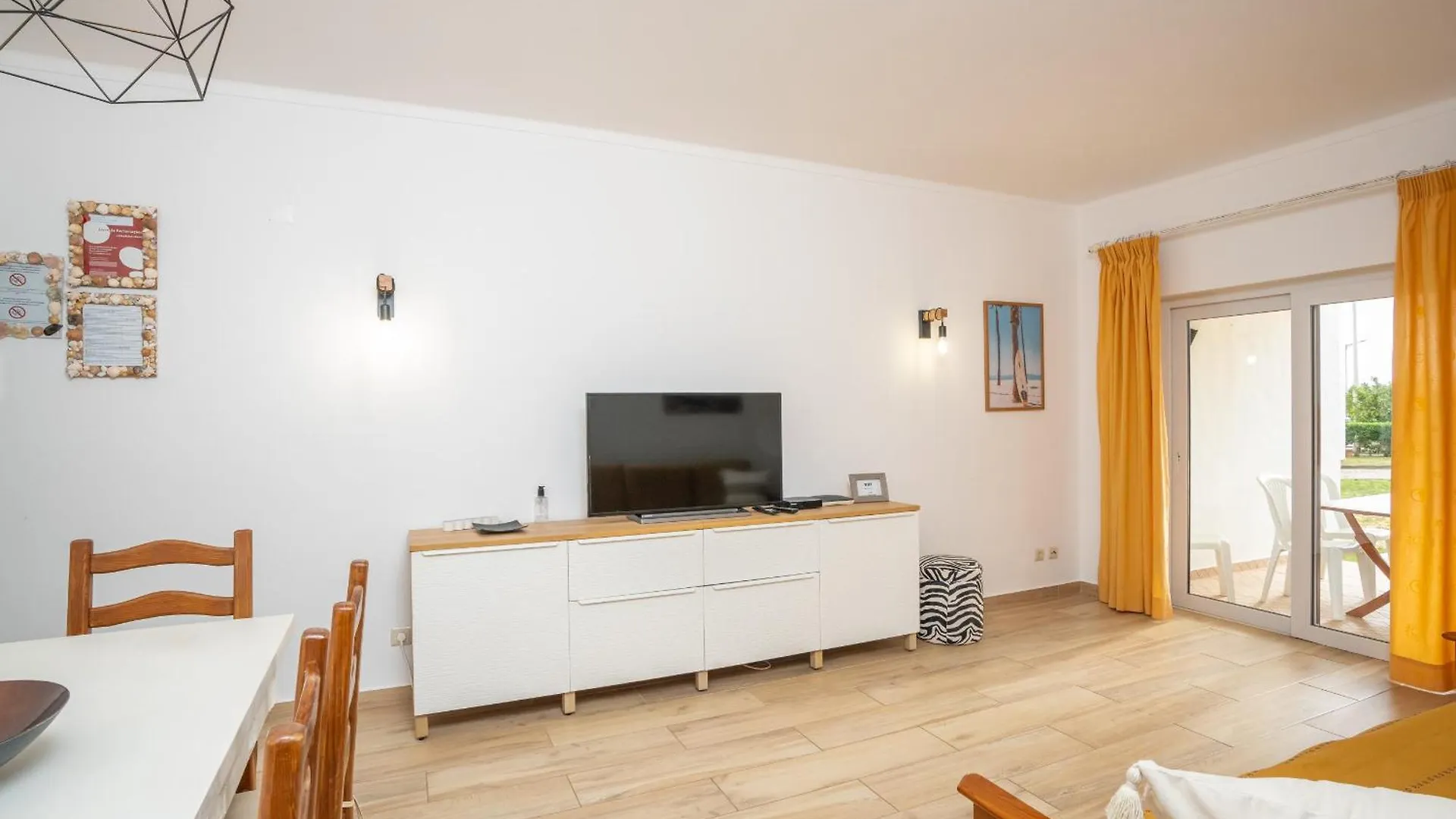Recently Renovated Apartments With Pool And Wi-Fi Армасан-де-Пера Португалия
