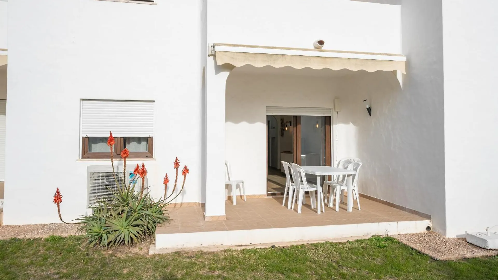Recently Renovated Apartments With Pool And Wi-Fi Армасан-де-Пера