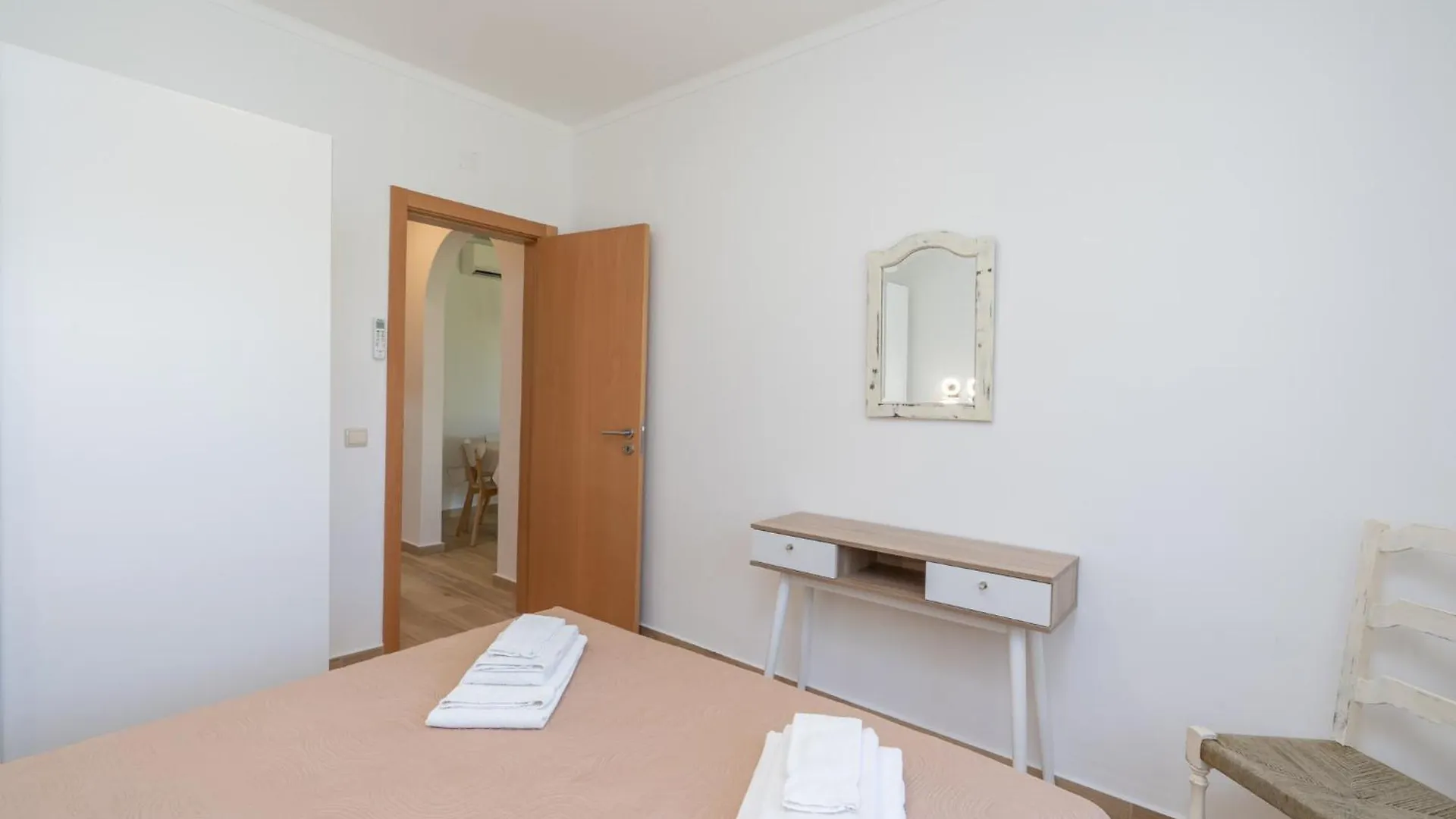 Recently Renovated Apartments With Pool And Wi-Fi Армасан-де-Пера
