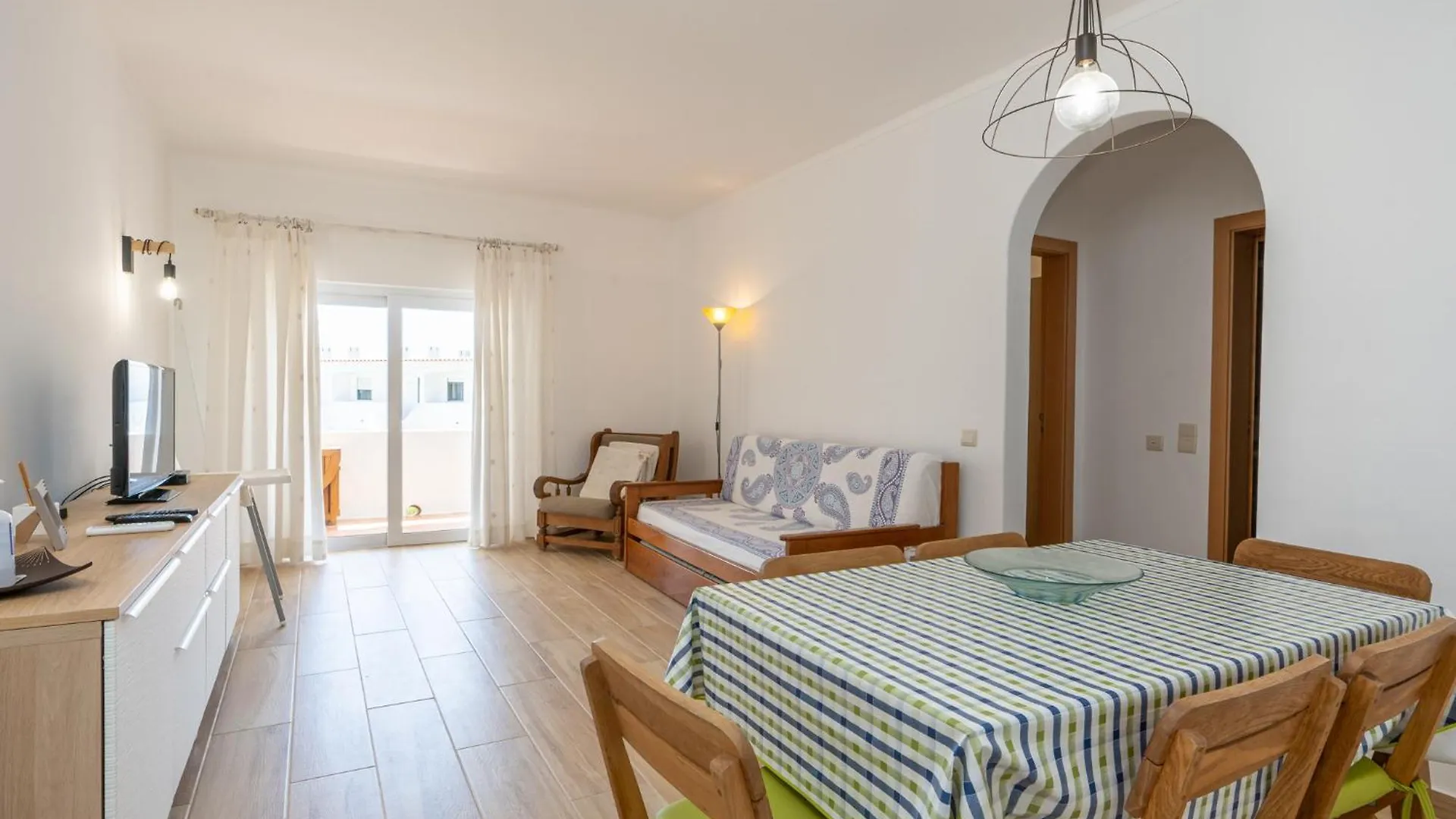 Recently Renovated Apartments With Pool And Wi-Fi Армасан-де-Пера Португалия