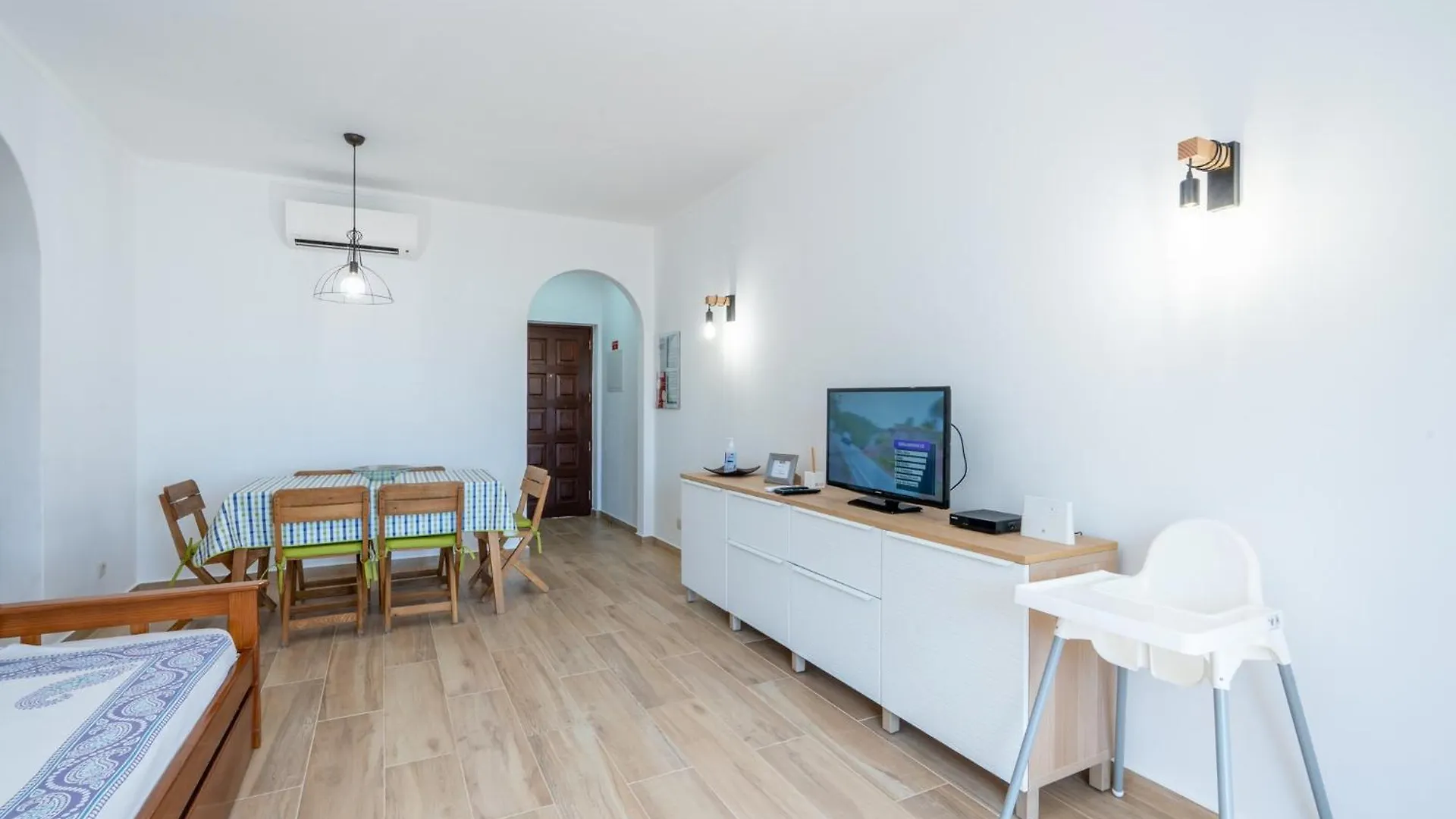 Recently Renovated Apartments With Pool And Wi-Fi Армасан-де-Пера 0*,