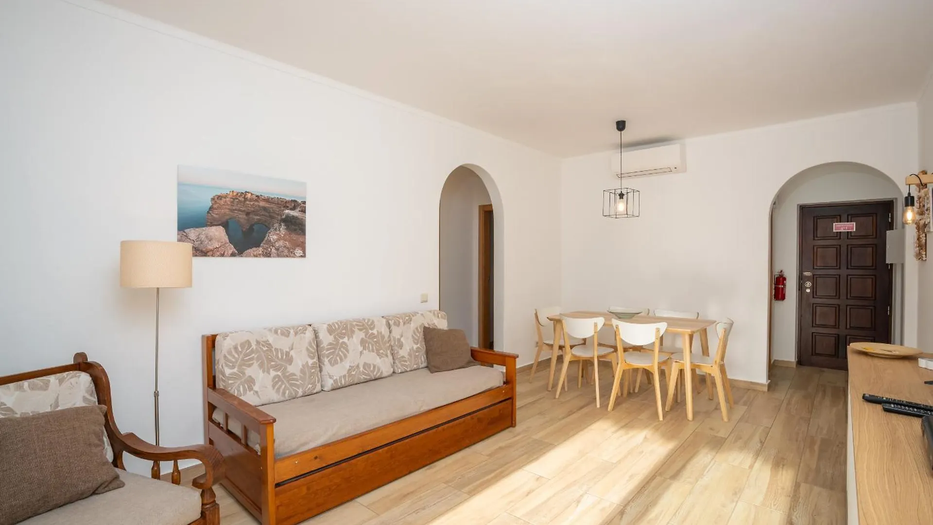 Recently Renovated Apartments With Pool And Wi-Fi Армасан-де-Пера Португалия